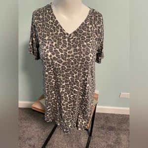 Zenana Animal Print T-Shirt size XL